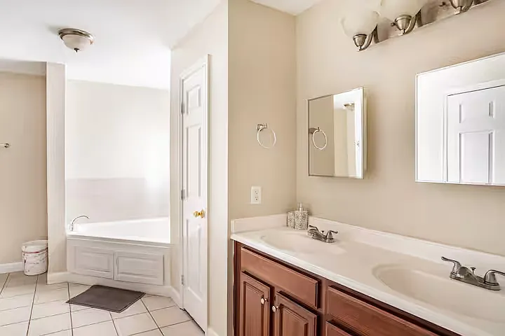 1726 Underwood St — Photo 9