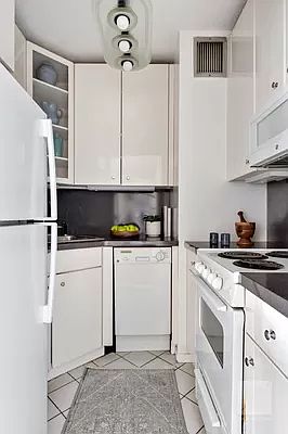 5th image of 300 E 54th St #18BC