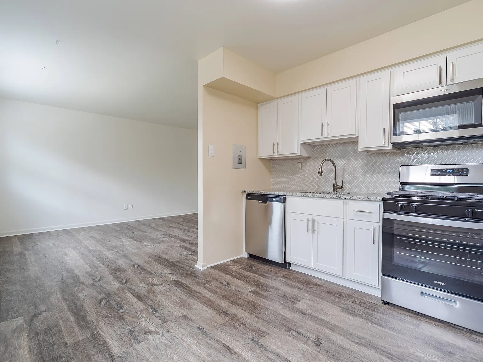 Congress Apartment Homes — Photo 2