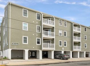 33 36th St APT 1E, Sea Isle City, NJ 08243
