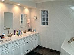 4th image of 8924 West Ln