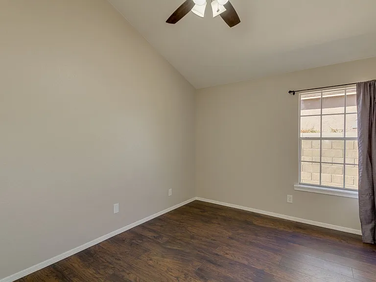 4314 E Juanita Ave — Photo 32