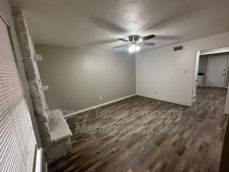 1608 Sun Valley Dr #D — Photo 14