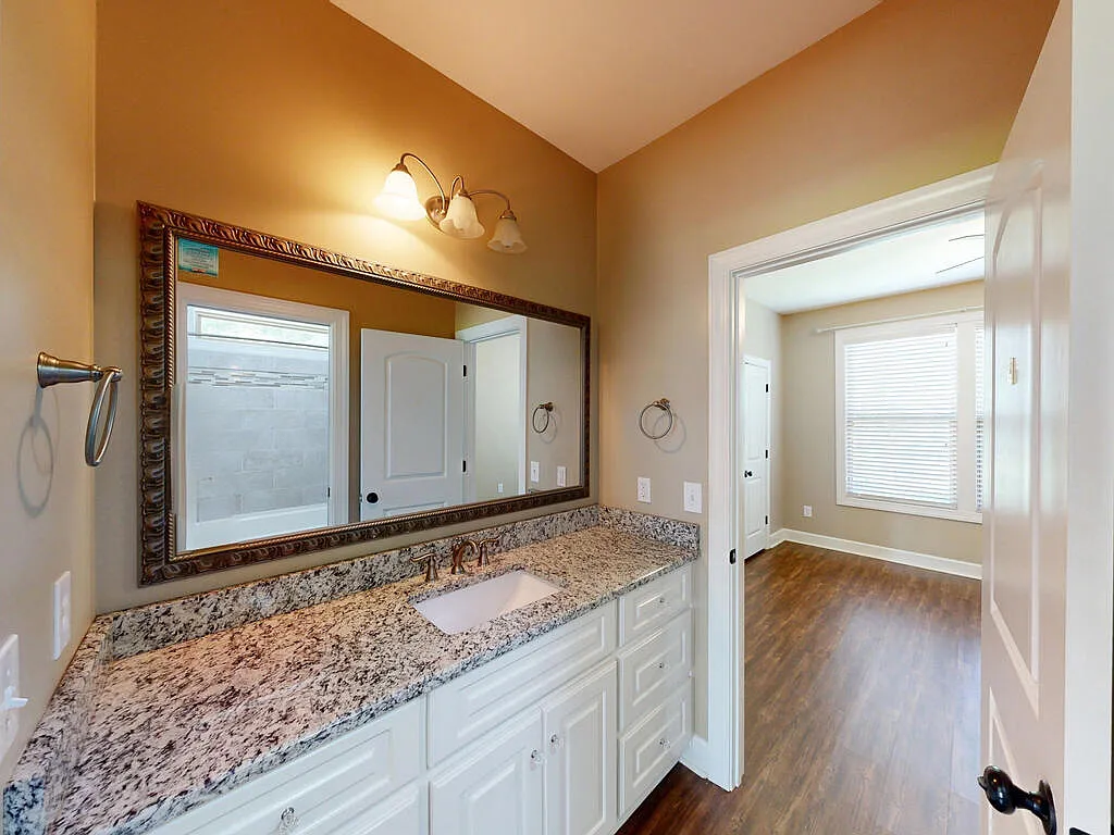 4 bed, 3996 sqft, $3,300 — Photo 3
