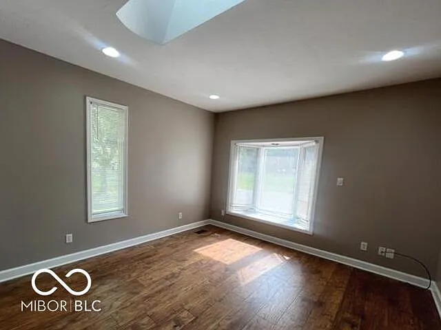 945 Fox Hill Dr — Photo 9
