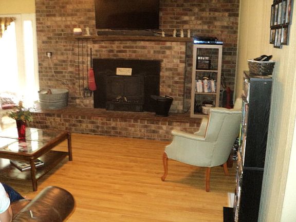 2nd image of 206 Barnes Dr