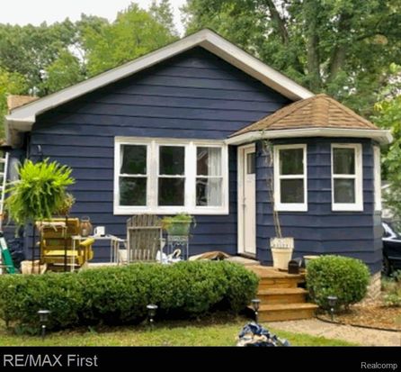 23844 Republic Ave, Oak Park, MI 48237