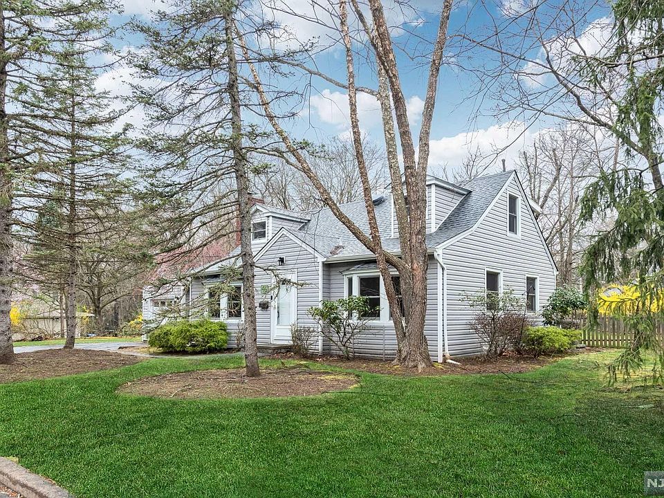 1st image of 46 Westdale Dr