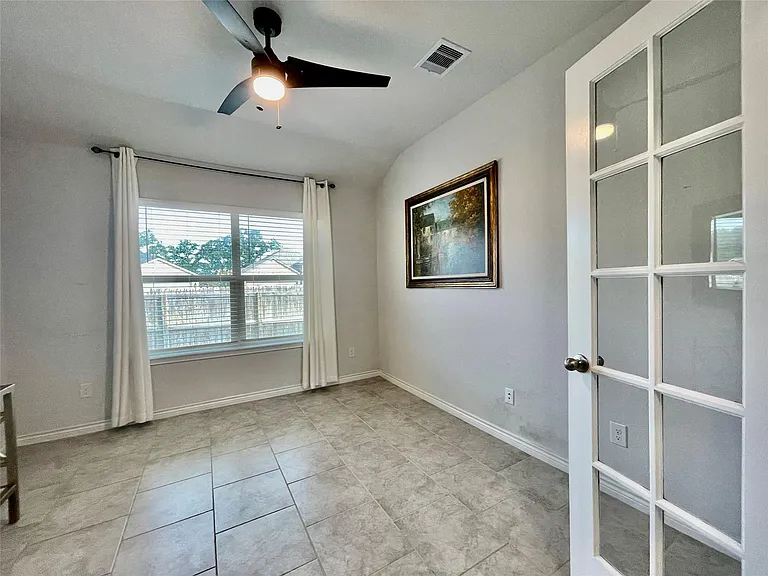 1916 Thorndyke Ln — Photo 12