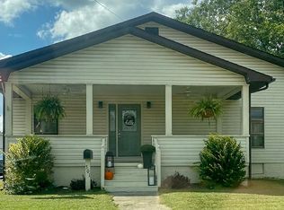 301 N Victor St, Christopher, IL 62822