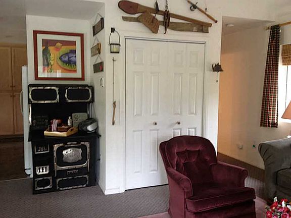 4th image of 647 Lone Pine Ln