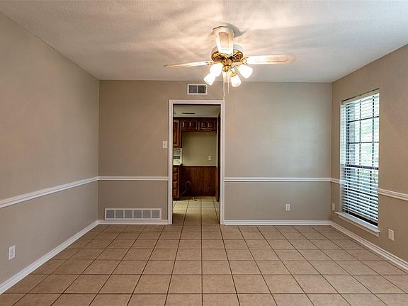 5th image of 77 Lakewood Cir