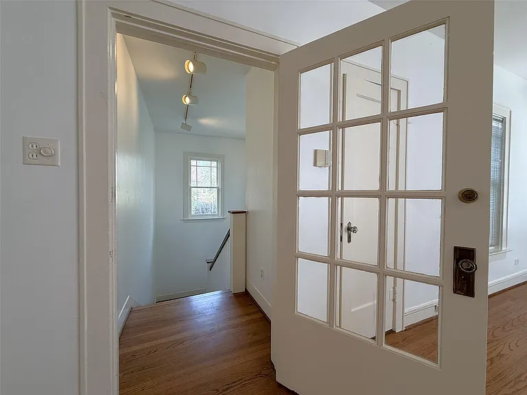 2311 Wroxton Rd — Photo 4