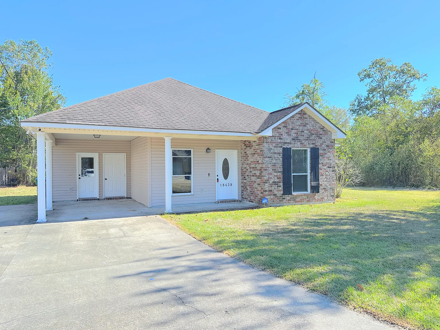 3 bed, 1223 sqft, $1,875 — Photo 1