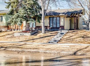 927 Midridge Dr SE, Calgary, AB T2X 1H5