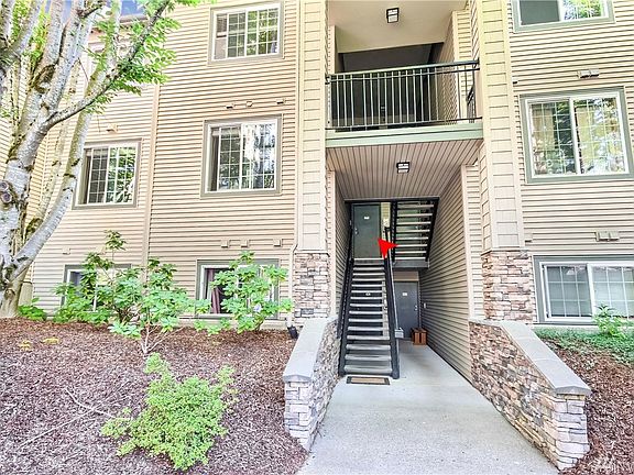 3rd image of 25025 SE Klahanie Blvd APT J202