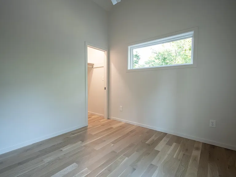 297 Morton Ave #BACK HOUSE — Photo 30
