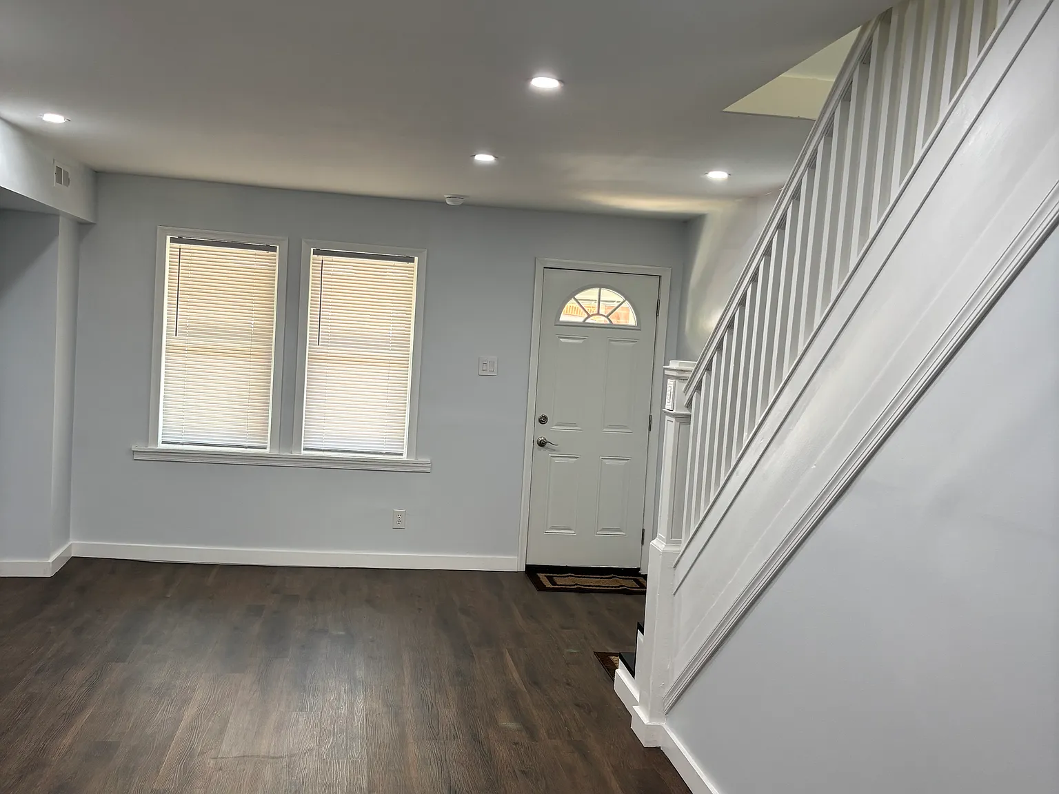 4 bed, 1.5 bath, 1307 sqft, $2,200 — Photo 2