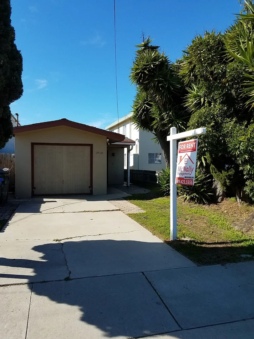 3-Bed, 1.5-Bath House w/1-Car Garage, Close to Commissary — Photo 1