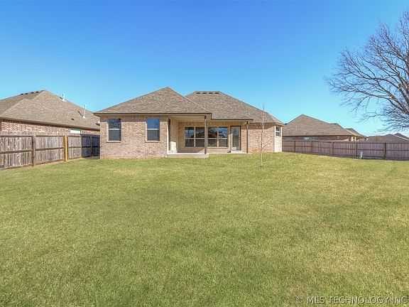 2nd image of 13514 Oak Ct