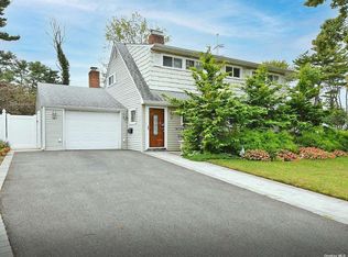 187 Brittle Ln, Hicksville, NY 11801