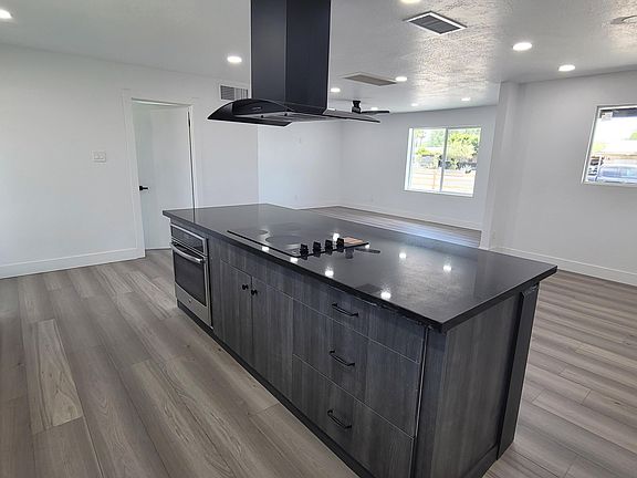 5th image of 4022 N 55TH Avenue