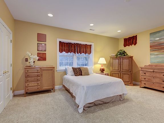 Expansive guest room