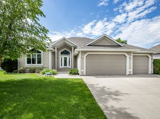 1811 Charleswood Estates Dr, West Fargo, ND 58078