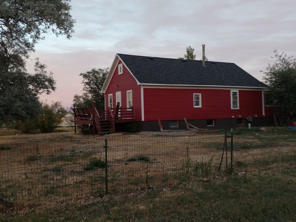 Recent paint and new roof