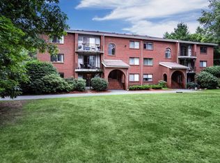 8 Longmeadow Dr APT 16, Rowley, MA 01969