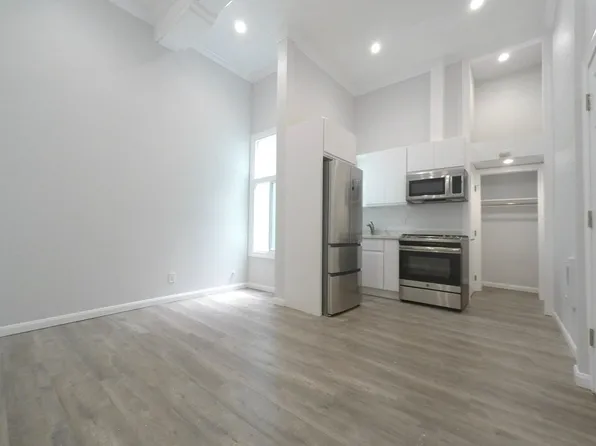 518 7th St #3, Oakland, CA 94607
