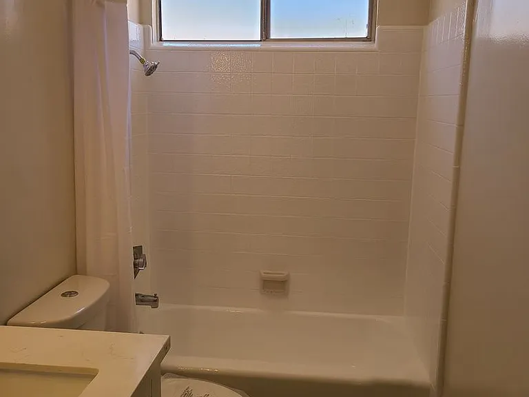 528 N. Hobart Blvd — Photo 8