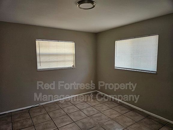 4th image of 3812 Desoto Ave