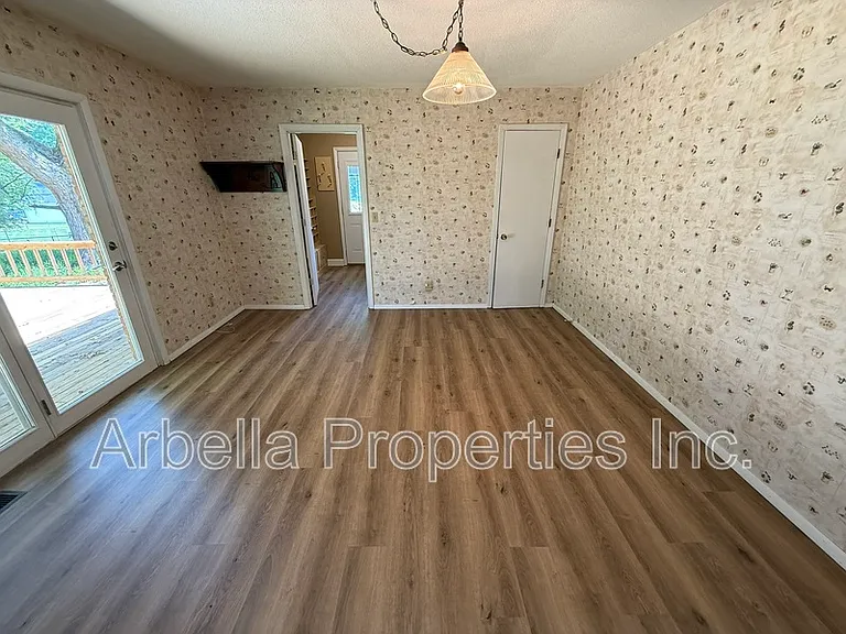 2708 Granbrook Dr — Photo 16