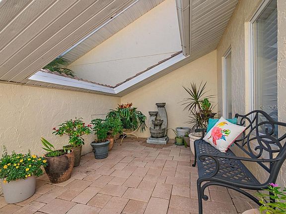 4th image of 3923 Torrey Pines Blvd