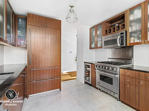 250 East 53rd Street image 7 of 20