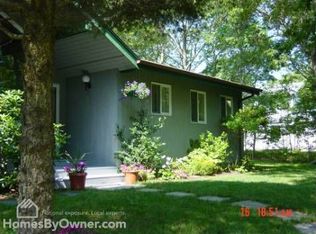 2 Rosemaries Ln, East Hampton, NY 11937