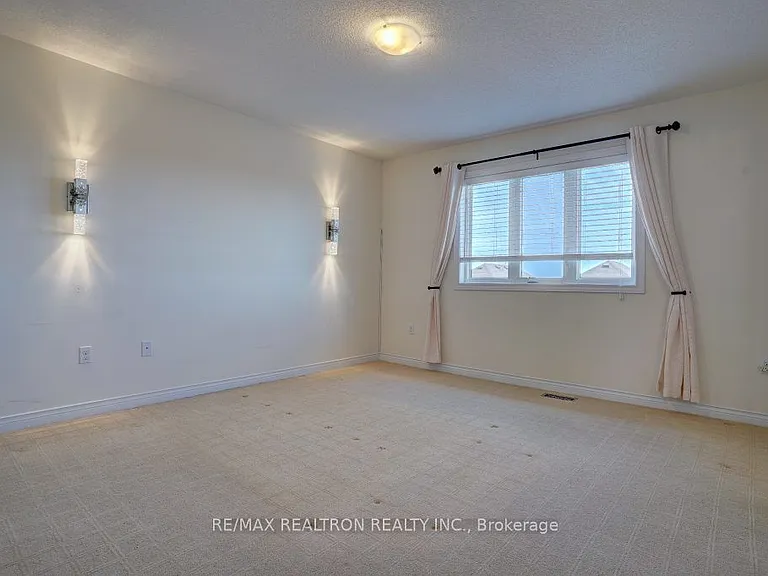 21 Shapland Cres — Photo 10