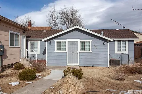 425 Stewart St Photo 1