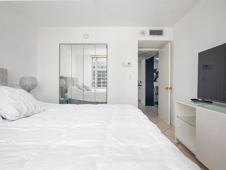 5555 Collins Ave #14U — Photo 26
