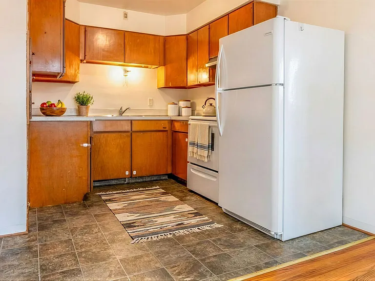 2313 Ruskin Kitchen | VIRTUALLY STAGED