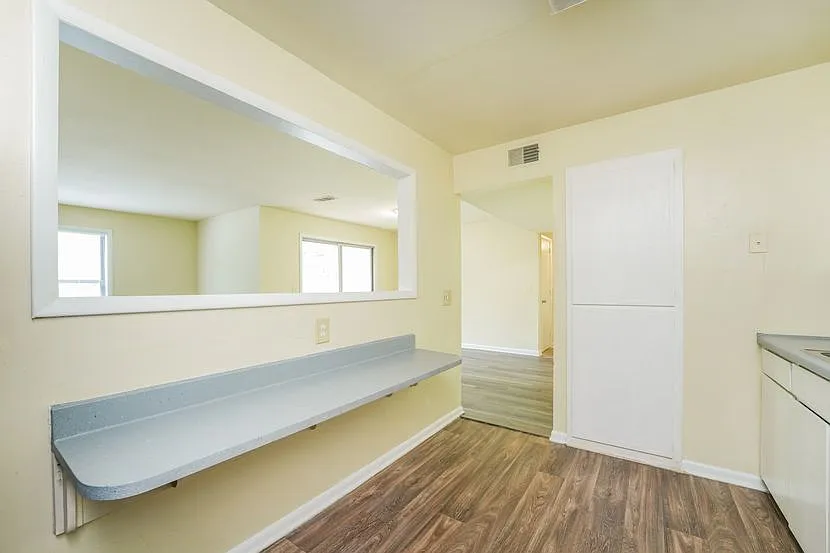 2 bed, 2.0 bath, 1100 sqft, $1,150 — Photo 4