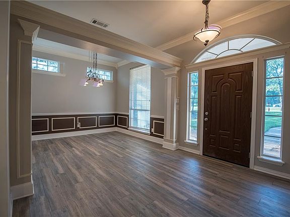 3rd image of 507 Post Oak Dr