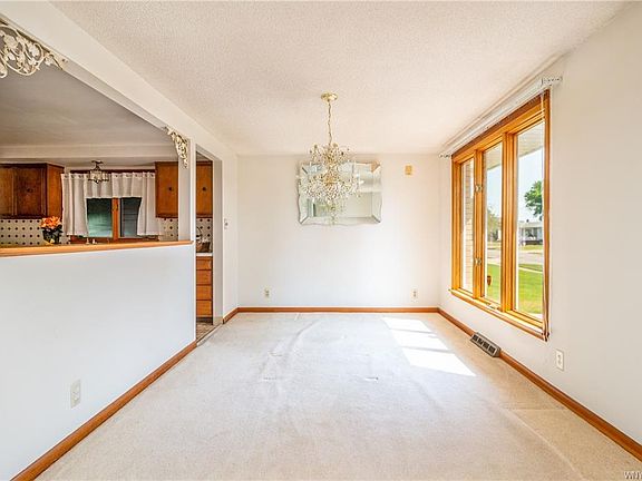 5th image of 52 Fairoaks Ln