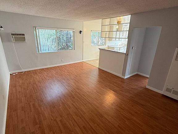 2nd image of 5135 Cahuenga Blvd APT 5