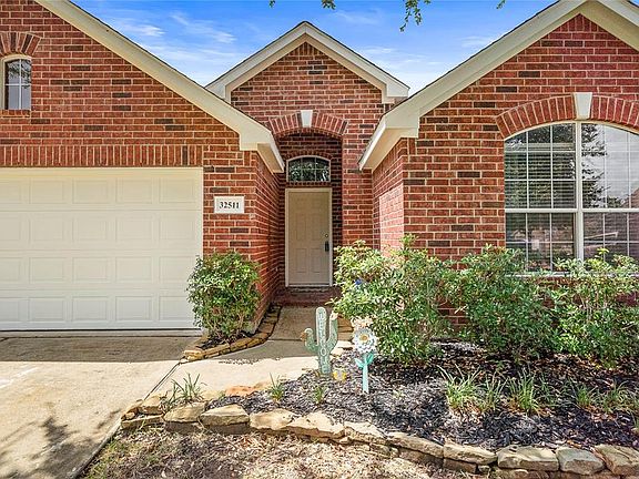 3rd image of 32511 Debbie Ln