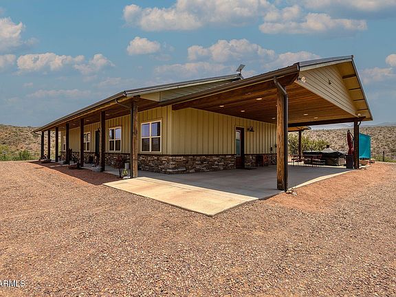 3rd image of 828 N Gun Creek Rd