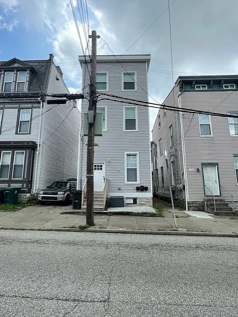 4 bed, 2688 sqft, $725 — Photo 2