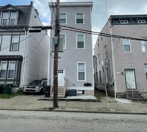 2nd image of 173 Warner St APT 2