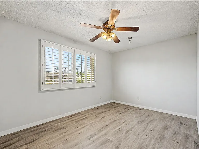 1000 E Loyola Dr — Photo 20